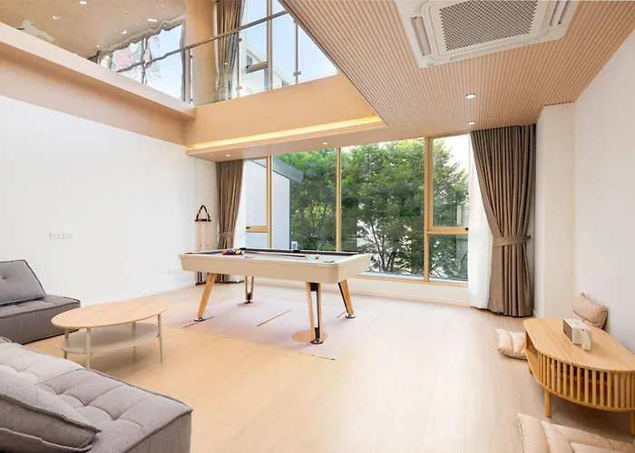 빌라 Spacious 4br Muji With Loft Pool In Ekkamai 방콕