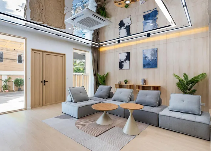 Spacious 4br Muji With Loft Pool In Ekkamai 빌라
