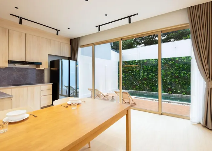 Spacious 4br Muji With Loft Pool In Ekkamai * 방콕