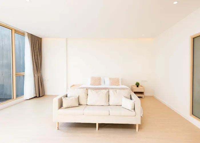 빌라 Spacious 4br Muji With Loft Pool In Ekkamai *