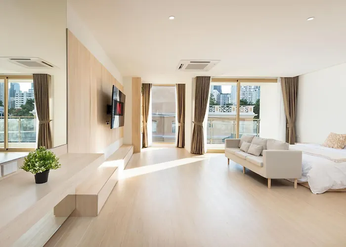 빌라 Spacious 4br Muji With Loft Pool In Ekkamai 방콕
