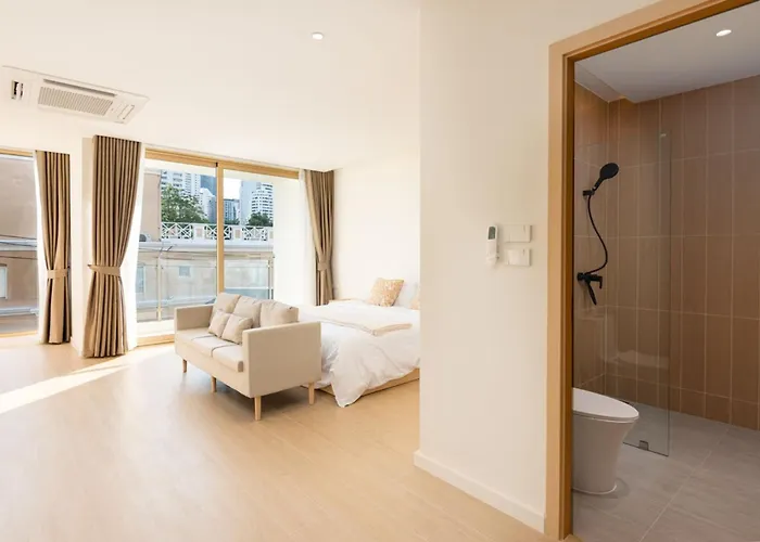Spacious 4br Muji With Loft Pool In Ekkamai * 방콕