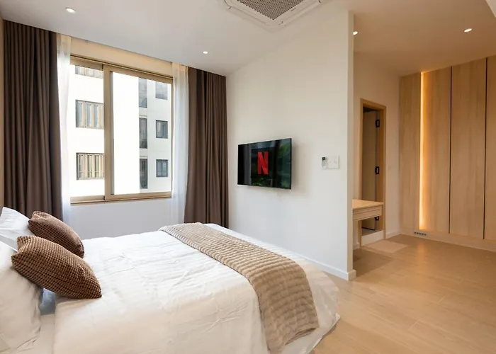 빌라 Spacious 4br Muji With Loft Pool In Ekkamai *