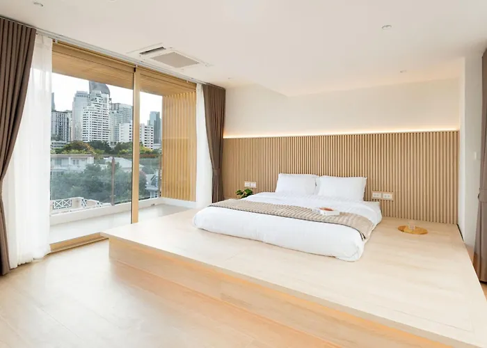 Spacious 4br Muji With Loft Pool In Ekkamai 빌라 *